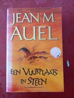 Boek: Een vuurplaats in steen, Boeken, Ophalen of Verzenden, Gelezen, Jean M. Auel