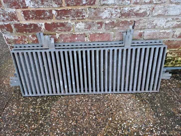 4 grilles de cave, Bricolage & Construction, Quincaillerie & Fixations, Comme neuf, Autres types, 250 mm ou plus, Enlèvement