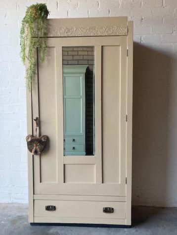 Vintage antiek meidenkast,kledingkast,spiegelkast restyled  beschikbaar voor biedingen