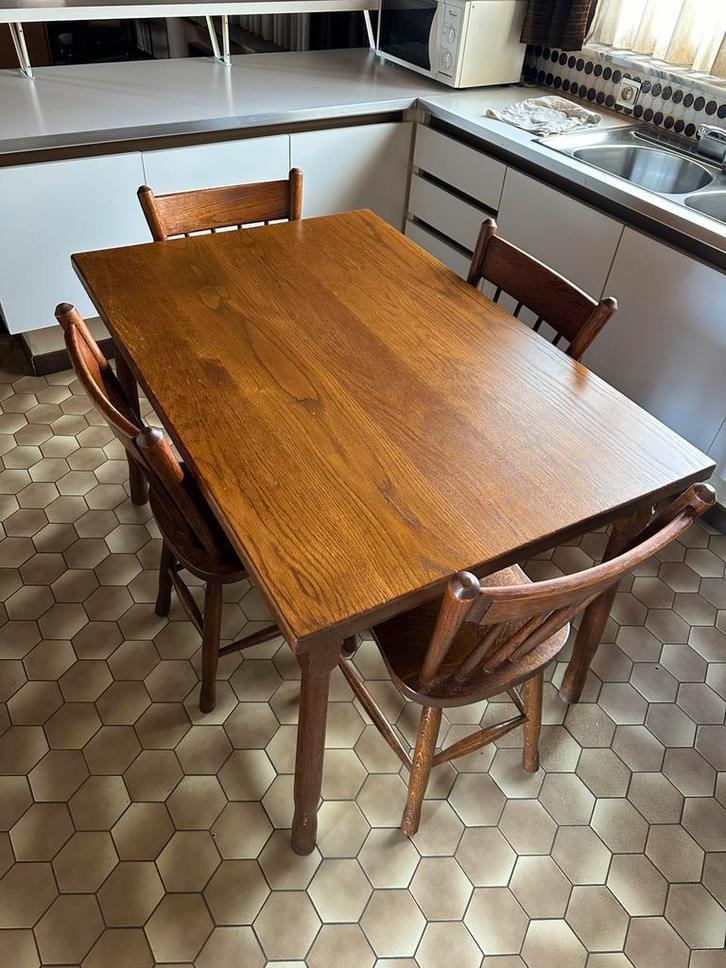Tafel met 4 stoelen. Vol hout, Antiek en Kunst, Antiek | Meubels | Tafels, Ophalen
