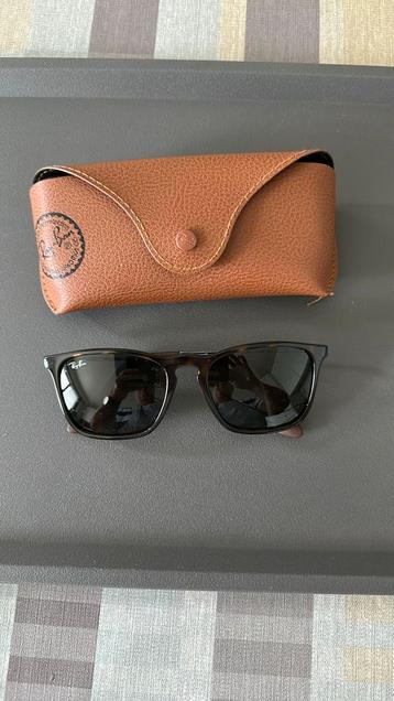 Rayban zonnebril beschikbaar voor biedingen
