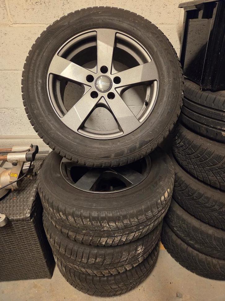 Pneus hiver occasion quasi neuf, Autos : Pièces & Accessoires, Pneus & Jantes, Pneu(s), Pneus hiver, 16 pouces, 215 mm, Utilisé