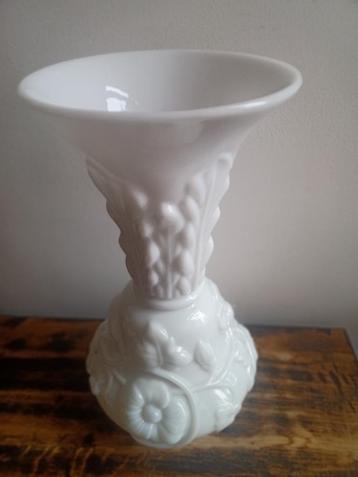 Grote naturalistische opaline vaas 1950 om te identificeren beschikbaar voor biedingen