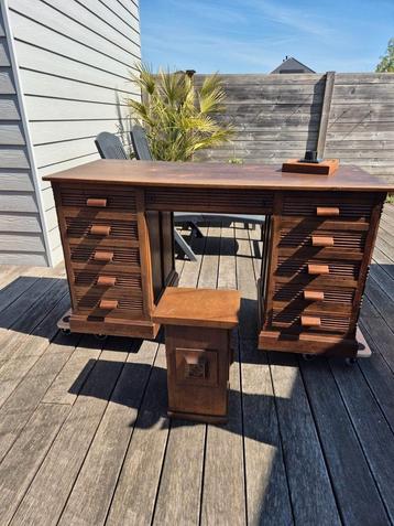 Antieke bureau met vuilbak/stoel en veerhouder beschikbaar voor biedingen