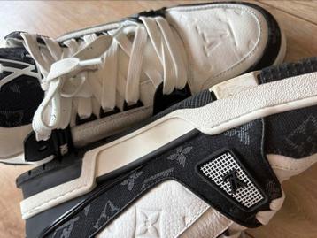 Louis vuitton sneakers, Zwart, Ophalen of Verzenden, Zo goed als nieuw, Sneakers