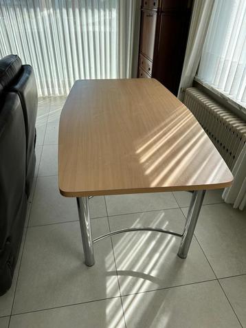 Keukentafel in zeer goede staat: 160 cm x 90cm beschikbaar voor biedingen