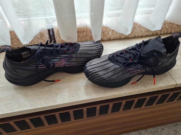 Prachtige New Balance brandstofcel. Nooit geplaatst, Kleding | Heren, Schoenen, Zo goed als nieuw, Sneakers, Zwart, Verzenden