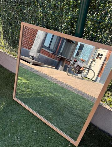 Mooie spiegel beschikbaar voor biedingen