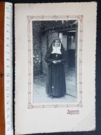 Foto op stevig karton Non Zuster Soeur Luminax Brussel, Verzamelen, Foto's en Prenten, Gebruikt, Foto, Klederdracht, Ophalen of Verzenden