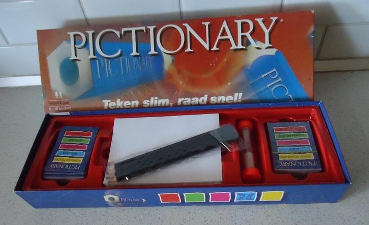 "Pictionary" van Hasbro in prima staat., Hobby en Vrije tijd, Gezelschapsspellen | Bordspellen, Zo goed als nieuw, Een of twee spelers