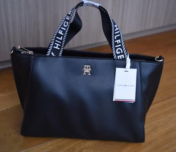 Tommy Hilfiger tas beschikbaar voor biedingen