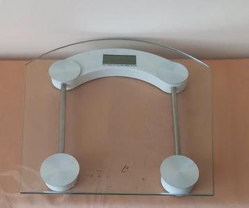 Digitale weegschaal tot 180 kilo. beschikbaar voor biedingen