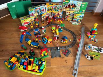 Lot de 10+ boites de Lego Duplo (train, avion.etc), Enlèvement, Comme neuf