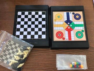 2 magnetische gezelschapspellen voor op reis beschikbaar voor biedingen