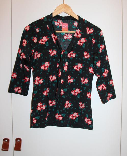 Blouse noire fleurie Zoë Loveborn S, Kleding | Dames, Topjes, Zo goed als nieuw, Maat 36 (S), Zwart, Ophalen of Verzenden