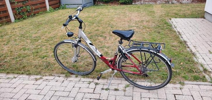Dames fiets gebruikte staat

Led voor en achterlicht op batt, Fietsen en Brommers, Fietsen | Dames | Damesfietsen, Gebruikt, Versnellingen