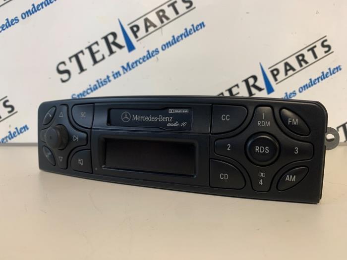Radio CD Speler van een Mercedes C-Klasse, Auto-onderdelen, Elektronica en Kabels, Mercedes-Benz, Gebruikt, 3 maanden garantie