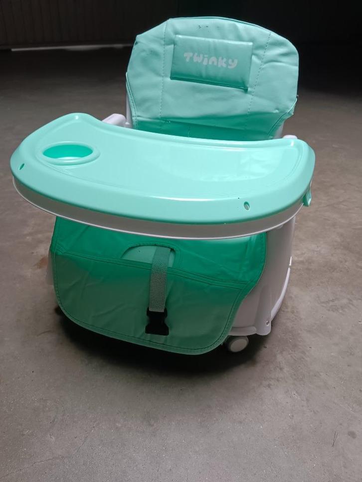 kinderstoeltje te koop, Kinderen en Baby's, Kinderstoelen, Zo goed als nieuw, Inklapstoel, Afneembaar eetblad, Gordel(s), Stoelverkleiner