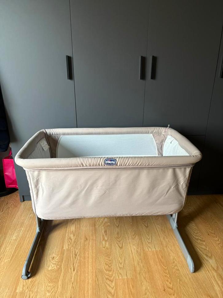 Co sleeper Chicco next to me, Enfants & Bébés, Berceaux & Lits, Comme neuf, Enlèvement ou Envoi
