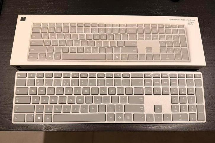 Microsoft Surface Keyboard 2nd edition, Informatique & Logiciels, Claviers, Comme neuf, Qwerty, Sans fil, Enlèvement