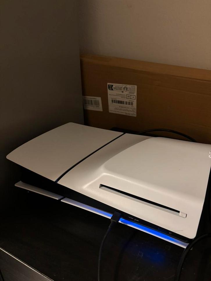 Ps5 slim disc + controller en alle kabels., Games en Spelcomputers, Spelcomputers | Sony PlayStation 5, Zo goed als nieuw, Ophalen
