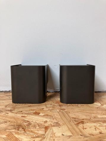 Metalen wandlamp beschikbaar voor biedingen