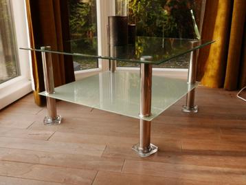 Table de salon en verre beschikbaar voor biedingen