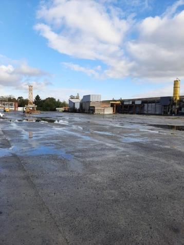 Buiten terrein voor aannemers  beschikbaar voor biedingen