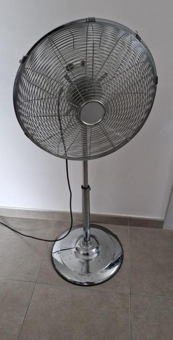 ventilator in metaal, zilverkleurig beschikbaar voor biedingen