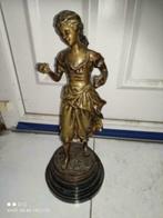 jeune fille en bronze, Enlèvement, Bronze