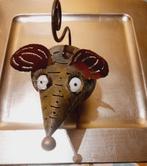 Schattige kleine muis in decoratief beschilderd ijzer en bin, Ophalen of Verzenden