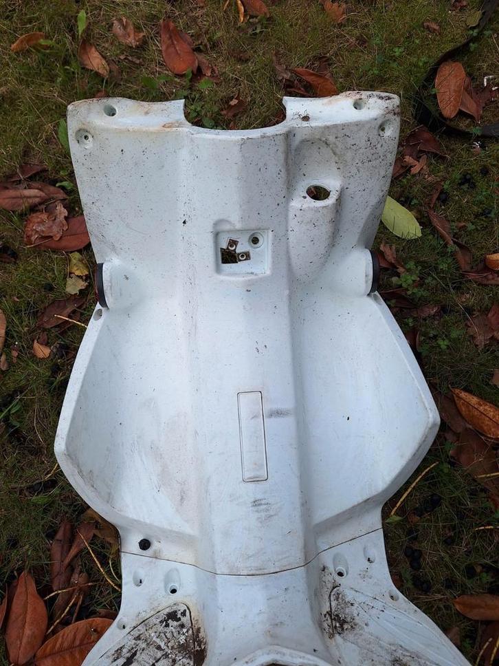 Capuchon de jambe et embout de pied pour scooter Tgb 50cc en, Vélos & Vélomoteurs, Pièces de cyclomoteur | Général, Capot, Enlèvement ou Envoi