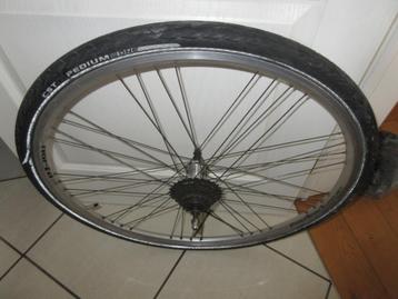 Achterwiel 28X 1 3/8X 1 5/8 met goede anti-lek achterband beschikbaar voor biedingen