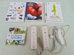 Wii spelcomputer + 4 dvd's + board, Games en Spelcomputers, Ophalen, Zo goed als nieuw, Met 3 controllers of meer, Met games