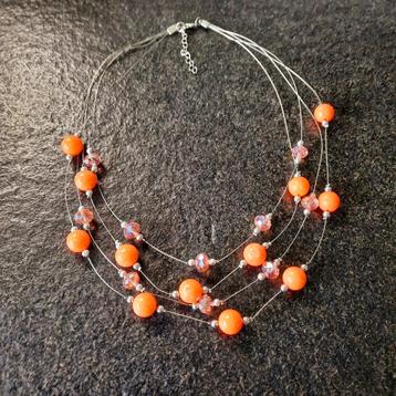 Halsketting met oranje en roze kraaltjes beschikbaar voor biedingen