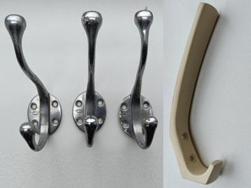 4 vintage / retro kleding haken beschikbaar voor biedingen
