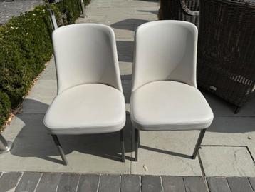 Lederen stevige zware degelijke stoelen 2 stuks beschikbaar voor biedingen