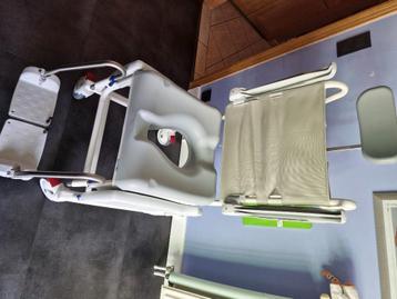 Douchestoel / toiletstoel aquatec beschikbaar voor biedingen