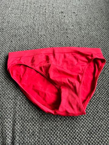 ZGAN Rode damesslip maat S/ M beschikbaar voor biedingen