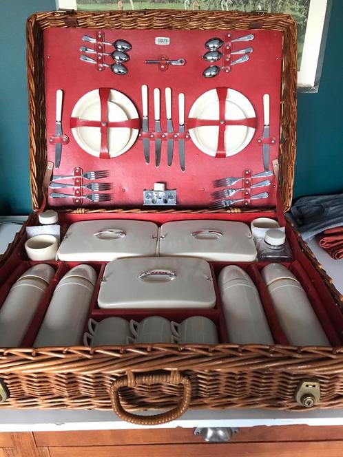 Sirram picknick mand uit 1969 UK, Hobby & Loisirs créatifs, Paniers de pique-nique, Comme neuf, Enlèvement ou Envoi
