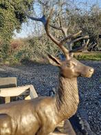 HERT LIGGEND IN BRONZEN BORD OP MARMEREN SOKKEL, Antiek en Kunst, Ophalen of Verzenden, Brons