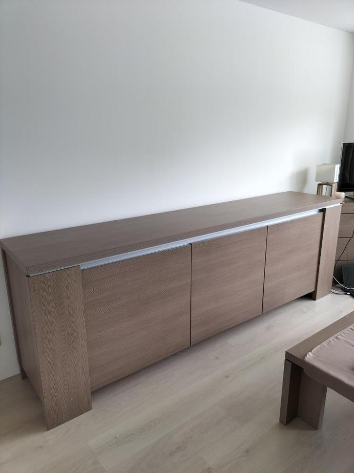Woon-en slaapkamer meubelen mokkakleur lariksmotief, Huis en Inrichting, Complete eetkamers, Gebruikt, Ophalen