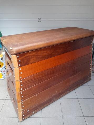 Vintage turnplint turnkast beschikbaar voor biedingen