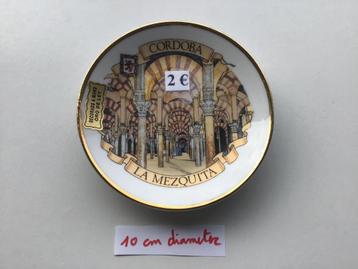 diverse kleine (reis) souvenirs beschikbaar voor biedingen