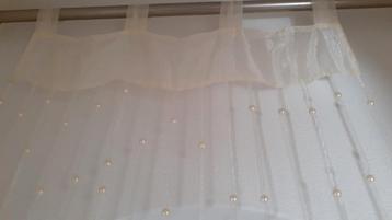 Organza lintjesgordijn met parels. beschikbaar voor biedingen