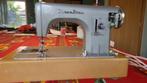 Vintage naaimachine Brown, Hobby en Vrije tijd, Naaimachines en Toebehoren, Ophalen, Zo goed als nieuw, Naaimachine