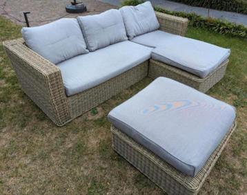 Tuinset met hocker (tafel) beschikbaar voor biedingen