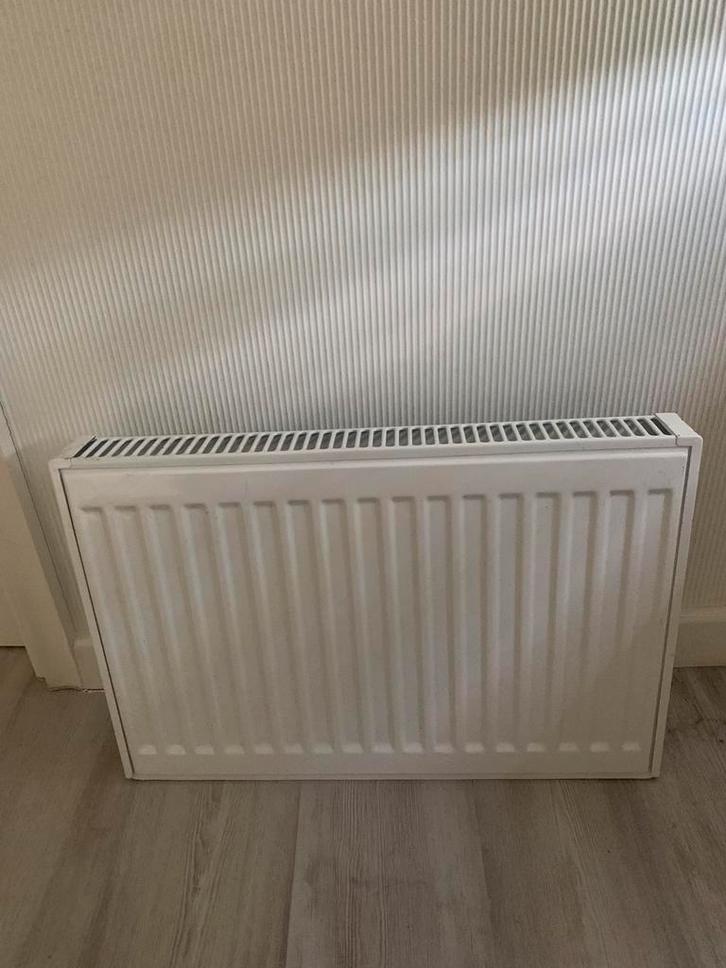 Nieuwe kleine paneelradiator Plieger 60x40 – ongebruikt, Doe-het-zelf en Bouw, Verwarming en Radiatoren, Nieuw, Radiator, 200 tot 500 watt