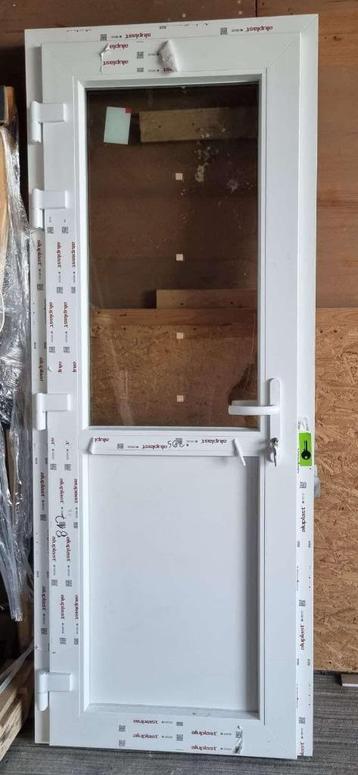 NIEUWE PVC achterdeur  beschikbaar voor biedingen
