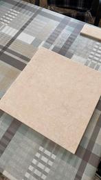 31 m2 tegels + bijhorend plint, Pierre ou Argile, Enlèvement, Dalles, Moins de 50 cm